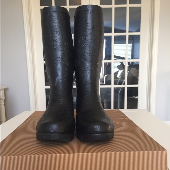 Black rubber rain boots by Ugg
