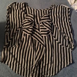 Black and white bow top
