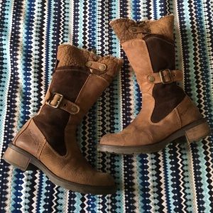 Tamarins brown boots.