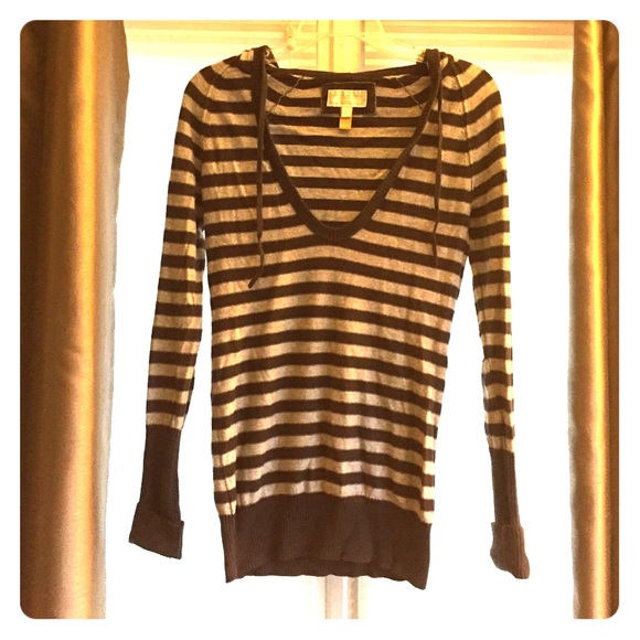 Long sleeve gray/charcoal hooded sweater