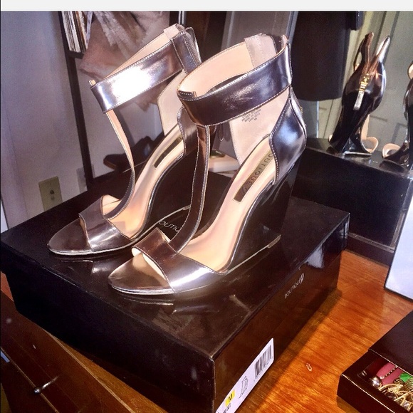 Boutique 9 'Linya' Metallic Wedges