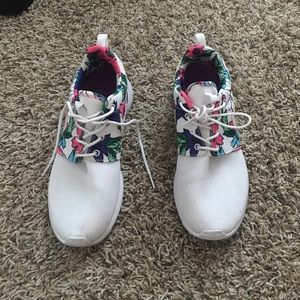 White flower printed roshes