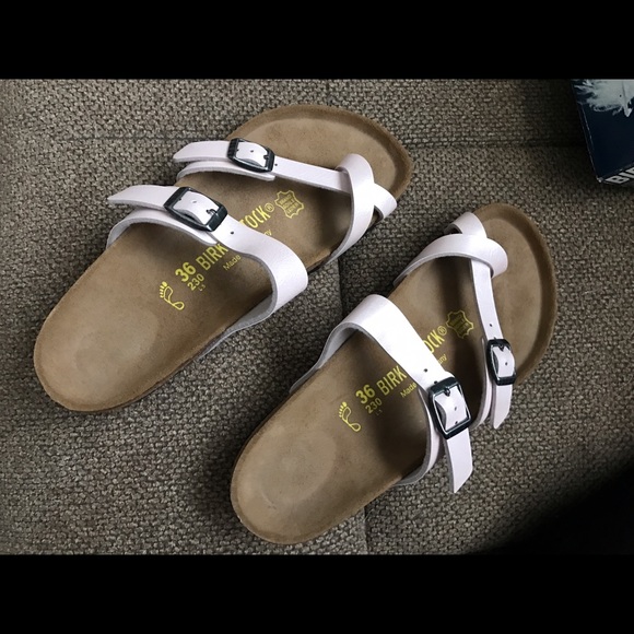 BRAND NEW - NEVER WORN! Birkenstocks - pearl pink