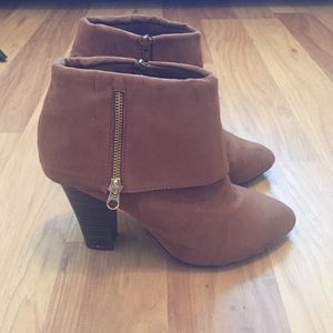Women's ankle boots Sz 10 brown suede heel zipper