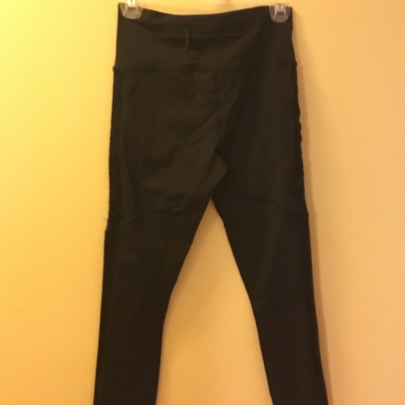 Lululemon crop black pants size 4