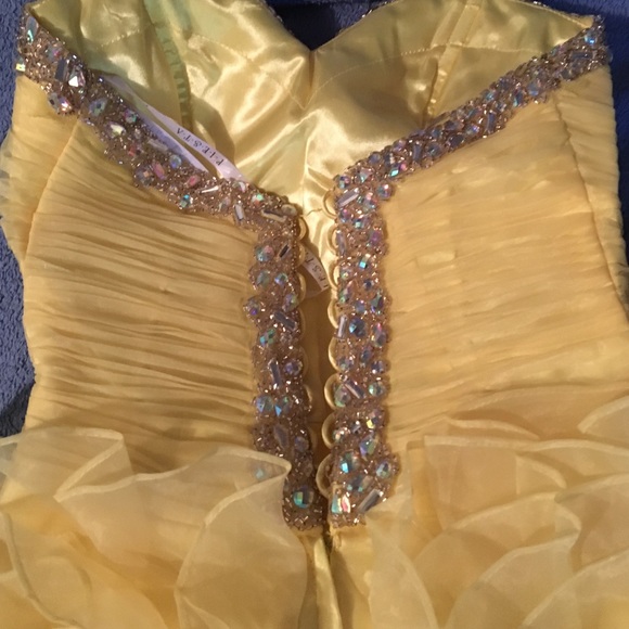 Yellow prom dress - Picture 3 of 4