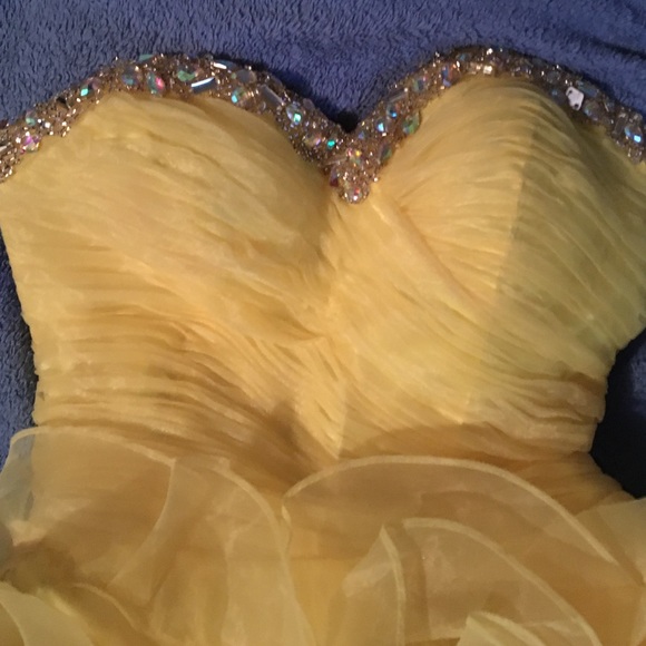Yellow prom dress - Picture 4 of 4