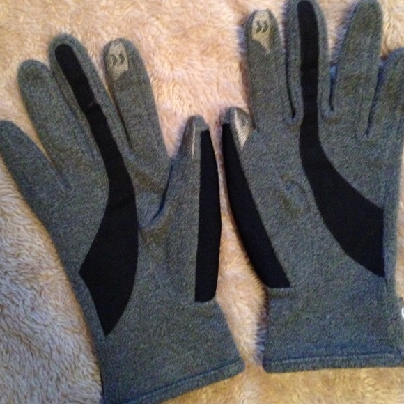 Isotoner Touch Screen Gloves - Picture 2 of 3