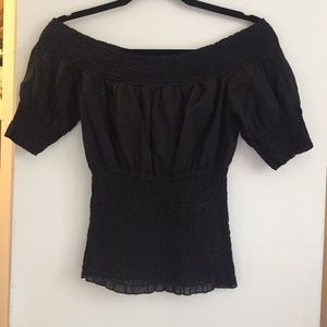 Like New Guess Off-Shoulder Black Top S/SM Small