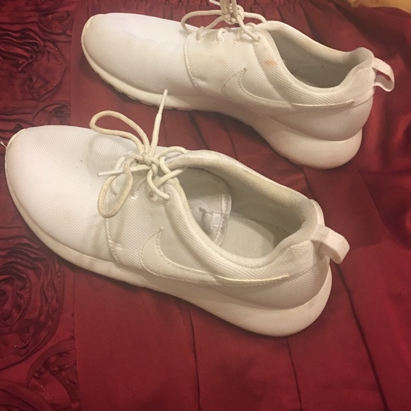 White Nike roshe one !!!