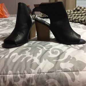black heeled open toed booties