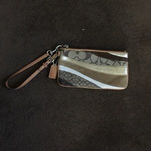 💕LAST CHANCE!! Brown Coach Wristlet💕