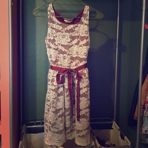 White/Red lace holiday dress 💃🏻