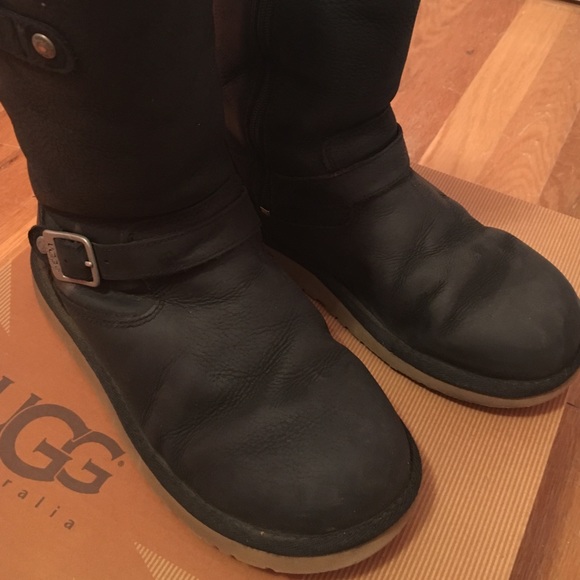 Girls black fur lined uggs