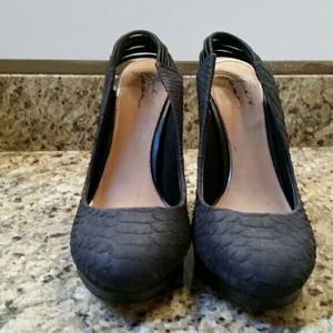 Badgley Mischka heels size 10.