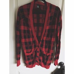 Black and red plaid cardigan⚫️🔴