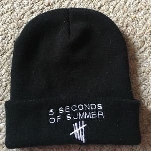 Black 5 Seconds of Summer beanie