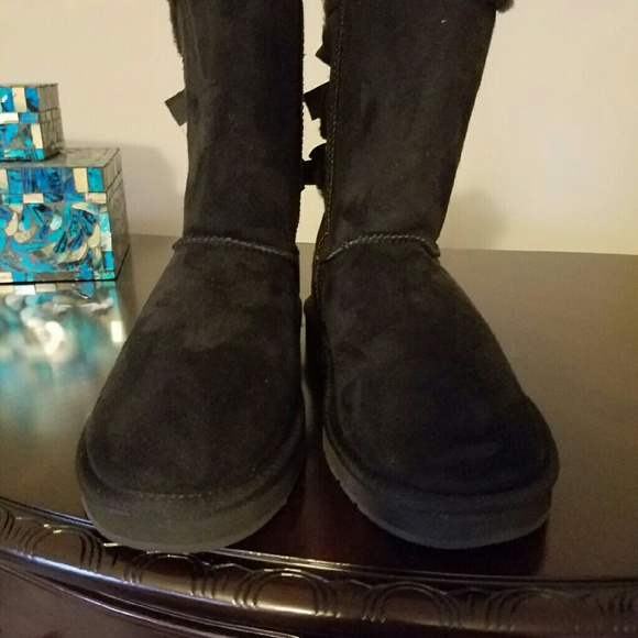 Ugg - Picture 2 of 2