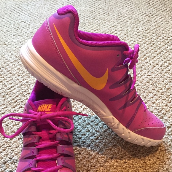 ***SOLD*** Vapor Court Tennis Shoes - Picture 2 of 4