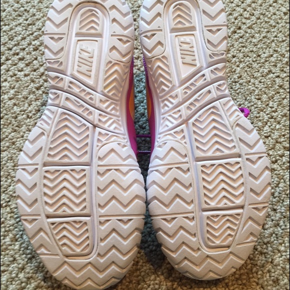 ***SOLD*** Vapor Court Tennis Shoes - Picture 3 of 4