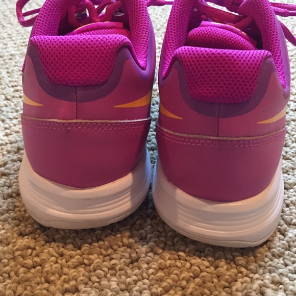 ***SOLD*** Vapor Court Tennis Shoes - Picture 4 of 4