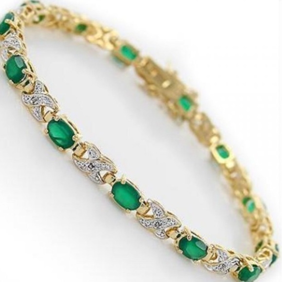 Jewelry - 🛑SOLD🛑 Exquisite Green Agate & Diamond Bracelet