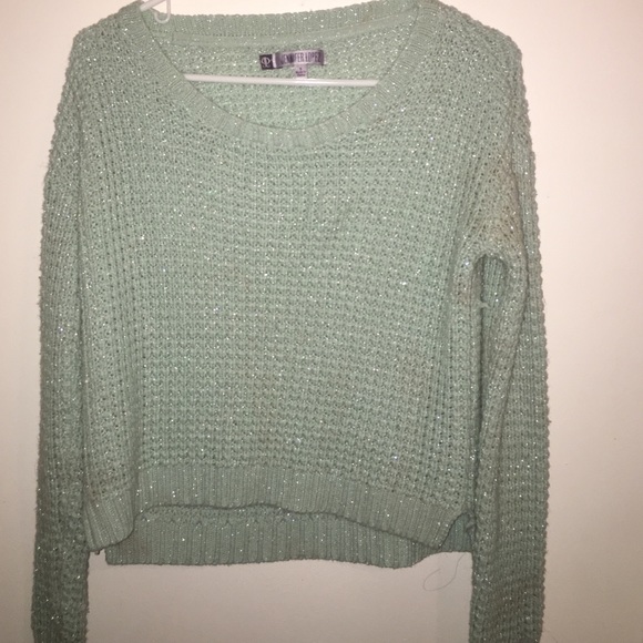 Cute slightly cropped sweater