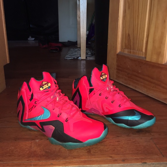 LeBron's Xi elites - Picture 1 of 4