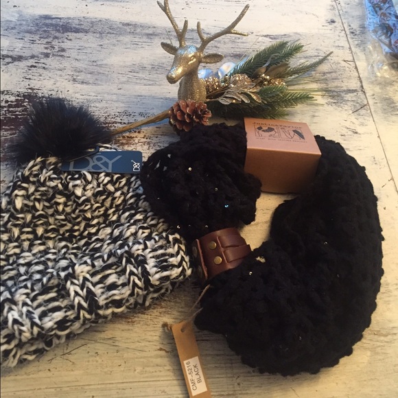 FOR VANESSA!Only Pom Pom Beanie Hat