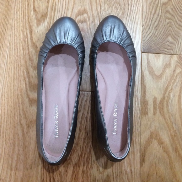 Taryn Rose size 6