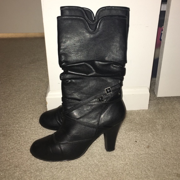 Black high boots 😻