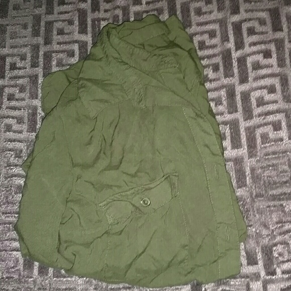 Button up - Picture 1 of 2