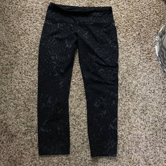 Lululemon leggings. Graphic crops