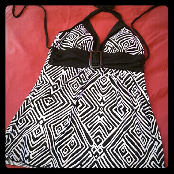 Black and white halter top - Picture 2 of 4