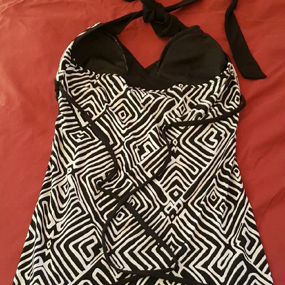 Black and white halter top - Picture 3 of 4