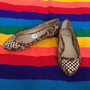 Leopard print pointed flats.