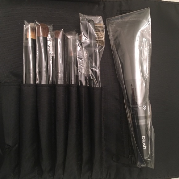 NWOT!! New Make up Brush kit - Picture 4 of 4