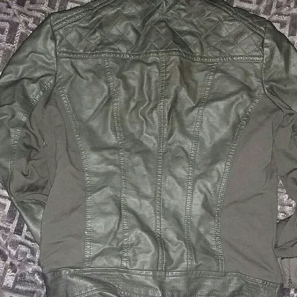 Leather jacket - Picture 2 of 3