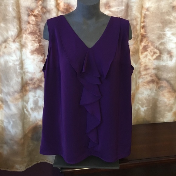 Woman's sleeveless dressy top by Worthington.