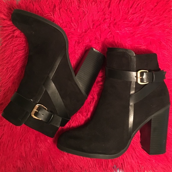 Above the ankle booties (Black)
