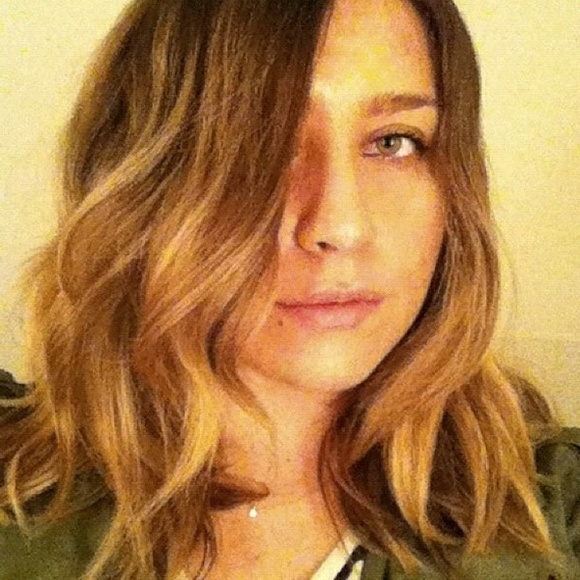 Meet your Posher, Cecile - Picture 1 of 1