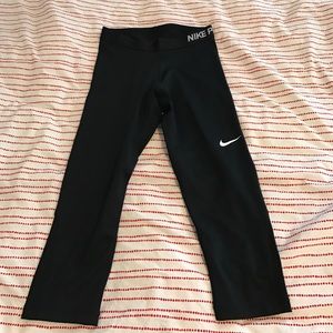 New Nike pro Dri-fit performance Capri legging