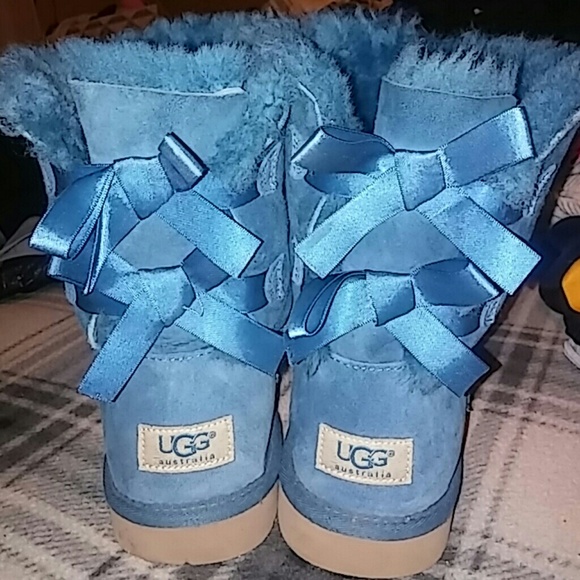 Teal Bailey Bow UGGs!!!! Size 8