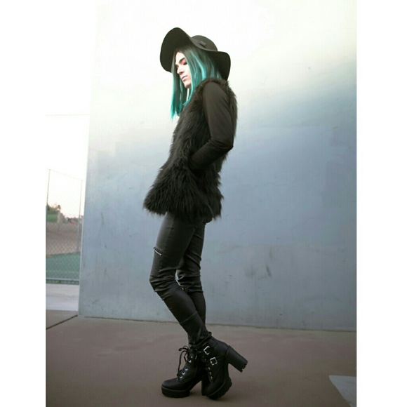 NEW Black High Quality Synthetic Fur Vest Style M - Picture 3 of 4
