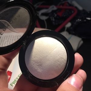 Sephora "Stardust" highlighter BARELY USED