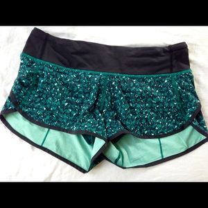 Lululemon Run Speed Shorts size 6 Green/Black