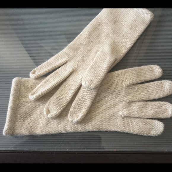 Ann Taylor knit gloves - Picture 1 of 3