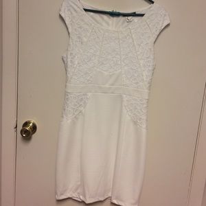 Women's boutique whit fitted dress size Large