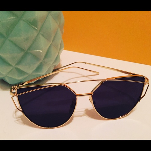 Sharp N' Sexy Sunglasses 😎 - Picture 3 of 4