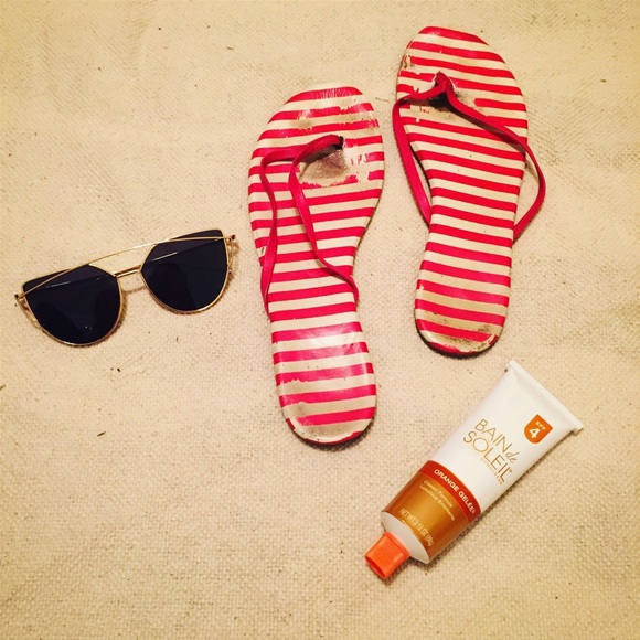 Sharp N' Sexy Sunglasses 😎 - Picture 4 of 4